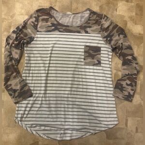 Women’s Camo Sleeve Stripe Pocket Long-Sleeve Top